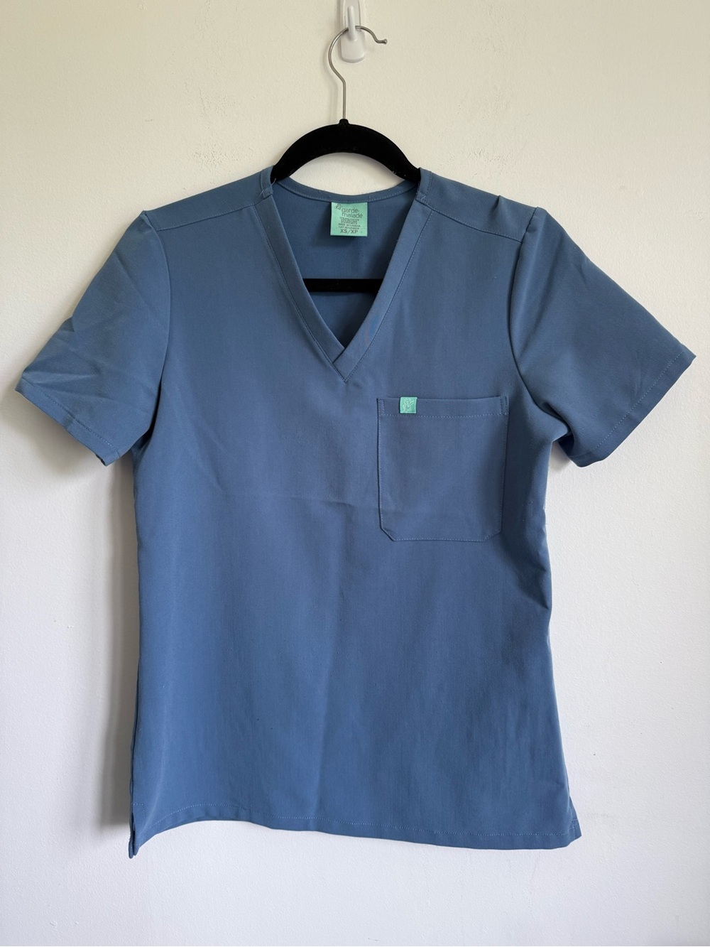 Garde-Malade V-neck Medical Scrub Top Dusty Blue XS Made in Canada